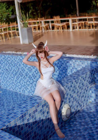 王爷含丫鬟乳3p嗯啊_超清免费观看超清