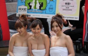 小13萝裸体自慰张婉莹_无删减在线播放