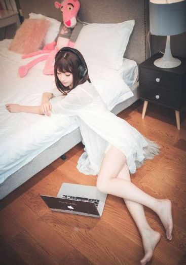 扒开女同桌双腿猛自慰喷水_HD免费观看